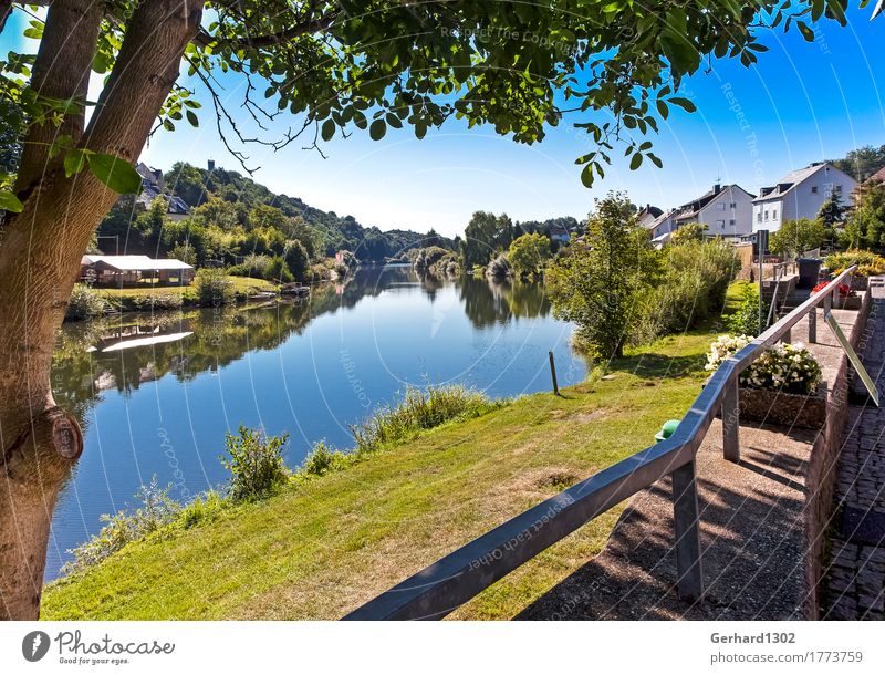 The Lahn near Runkel Vacation & Travel Tourism Cycling tour Mountain Hiking Nature River Village Inland navigation Boating trip Rowboat Relaxation Canoeing