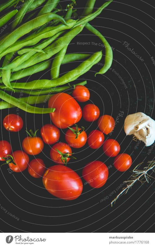 fresh organic harvest urban gardening Food Vegetable Lettuce Salad Beans Tomato Thyme Garlic Cooking self-catering self-sufficiency Nutrition Eating