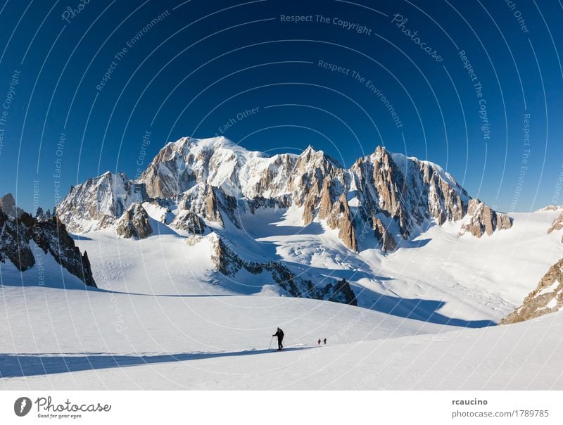 Ski mountaineers on the Vallee Blanche glacier, Chamonix, France Beautiful Vacation & Travel Tourism Trip Adventure Expedition Winter Snow Mountain Hiking