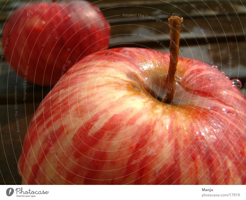 2 apples Red Juicy Healthy Wet Apple Fruit