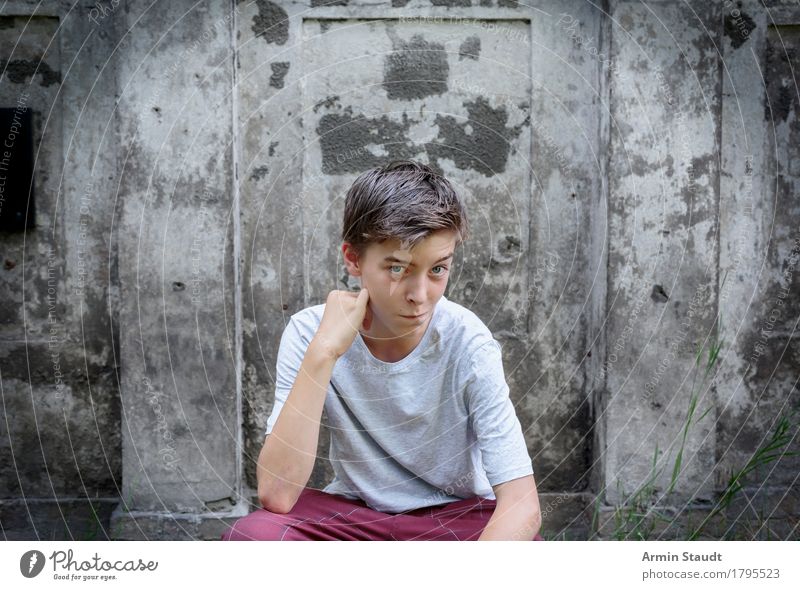 Portrait of a teenager squatting Youth (Young adults) smile Lifestyle Style Religion and faith already Hair and hairstyles Senses Human being Masculine