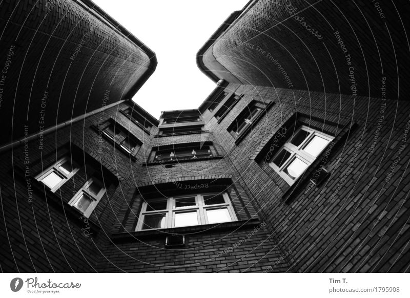 Backyard Berlin Downtown Berlin Town Capital city Old town Deserted House (Residential Structure) Facade Window Living or residing Courtyard Upward