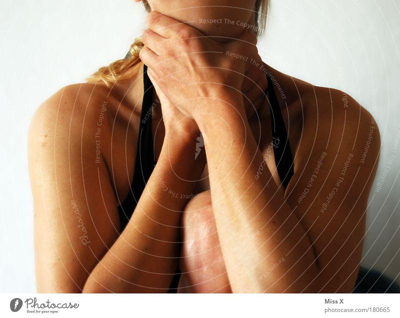 the Strangler Colour photo Interior shot Studio shot Detail Copy Space left Copy Space right Light Looking into the camera Feminine Young woman