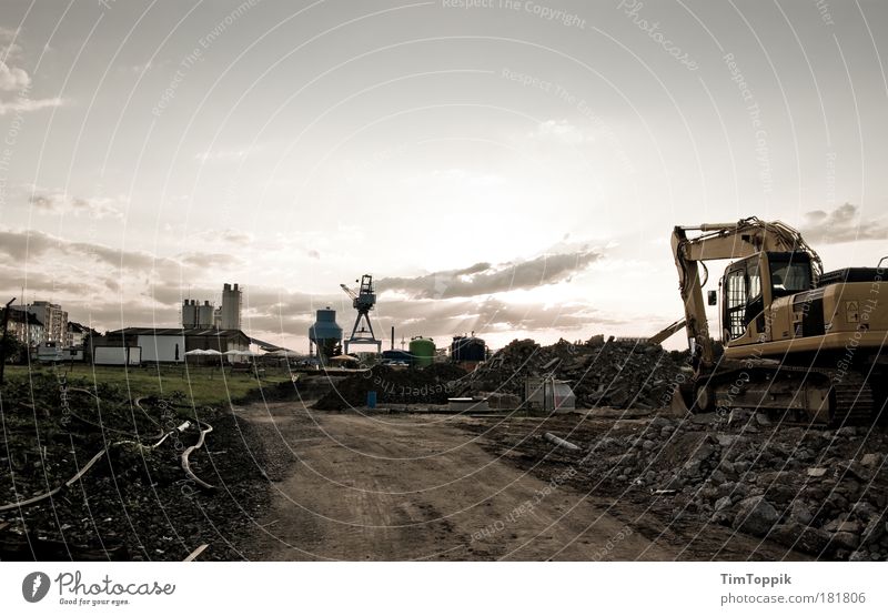 Excavating in the sunset Central perspective Panorama (View) Frankfurt Hesse Outskirts Deserted Industrial plant Factory Gloomy Construction site Excavator