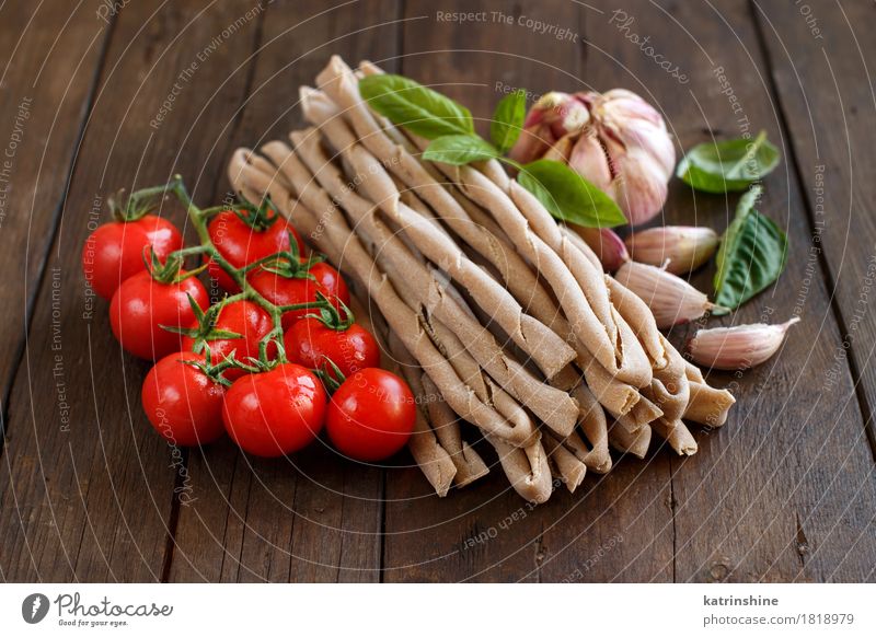 Whole wheat pasta, vegetables and herbs Vegetable Dough Baked goods Herbs and spices Vegetarian diet Italian Food Fresh Healthy Brown Green Red Tradition Basil