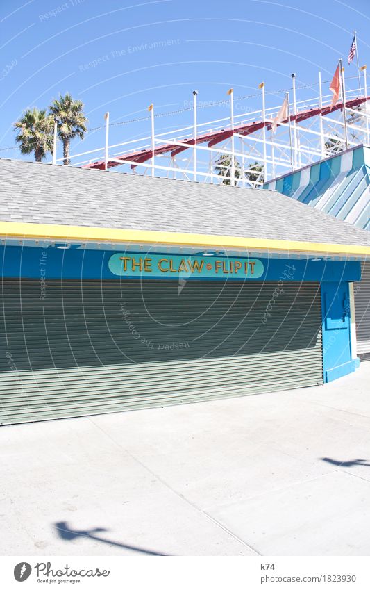 Santa Cruz Boardwalk - THE CLAW - FLIP IT Joy Leisure and hobbies Playing Summer Summer vacation Cloudless sky Beautiful weather Palm tree Town Hut Park