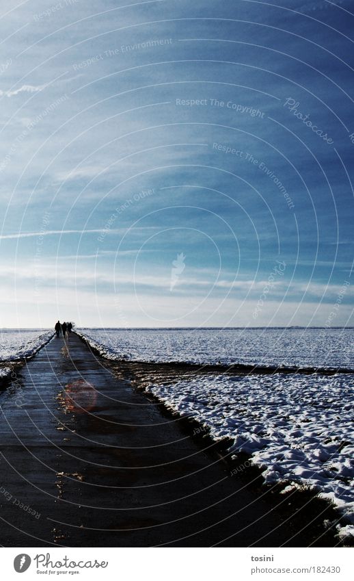 wide field Colour photo Exterior shot Copy Space right Copy Space top Copy Space bottom Copy Space middle Day Reflection Human being Going Snow Horizon Clouds