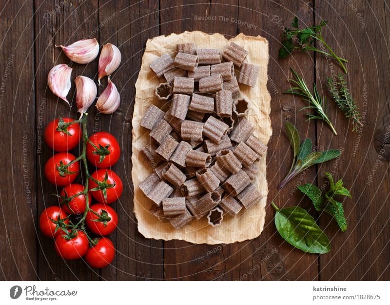 Whole wheat pasta, vegetables and herbs Vegetable Dough Baked goods Herbs and spices Vegetarian diet Diet Italian Food Table Leaf Dark Fresh Brown Green Red