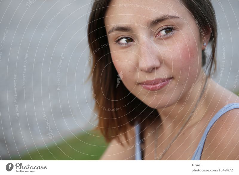 . Feminine 1 Human being Coast T-shirt Jewellery Necklace Brunette Long-haired Observe Think Looking Wait Self-confident Cool (slang) Willpower Watchfulness