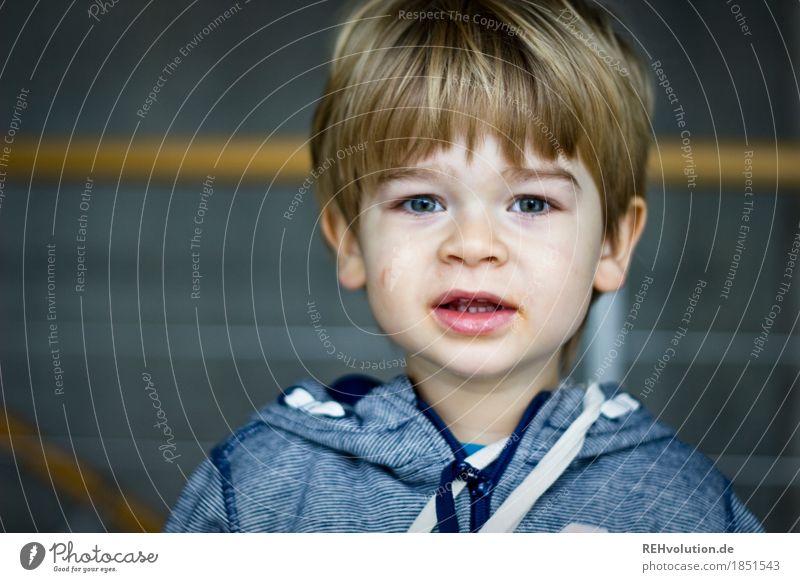 When dad doesn't have a ticket anymore I'm a student ... Human being Masculine Child Toddler Boy (child) Head Hair and hairstyles Face 1 1 - 3 years Sweater