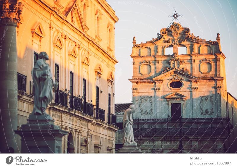 Detail view of Syracuse, Sicily, Italy Style Tourism Ocean Island Culture Landscape Sky Town Building Architecture Facade Balcony Monument Street Old siracusa