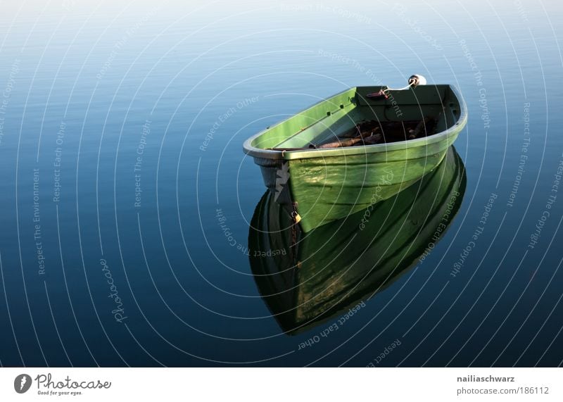 The boat Environment Nature Water Navigation Inland navigation Boating trip Rowboat To swing Esthetic Simple Wet Blue Green Contentment Loneliness Colour photo