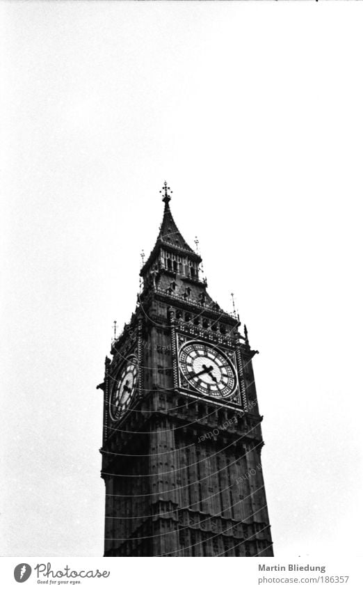 worth seeing ? London Capital city Manmade structures Architecture Tourist Attraction Big Ben Authentic Sharp-edged Large Historic Original Reliability Gray