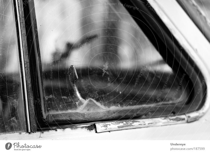 Hey! I'm here! Car Old Poverty Dirty Cheap Yeroshewych ÐžÑ?ÐµÐ½ÑŒ Ð›Ð¸Ñ?Ñ‚ÑŒÑ? Ð Ð°Ð·Ð²Ð°Ð»Ð¸ Scratch used Ventilation Metal Glass Black & white photo