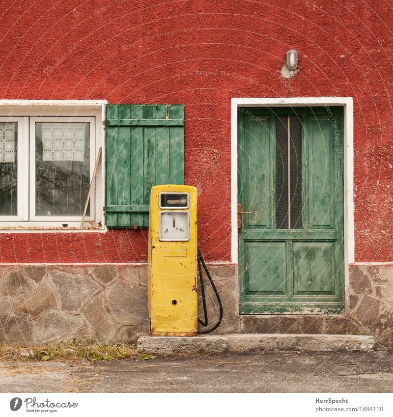 Fill it up, please! Italy Alps Village House (Residential Structure) Detached house Wall (barrier) Wall (building) Facade Window Door Old Exceptional Historic