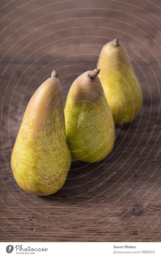 three pears Food Fruit Nutrition Picnic Organic produce Vegetarian diet Shopping Autumn Garden Wood Lie Yellow Green Esthetic Quality Colour photo Interior shot