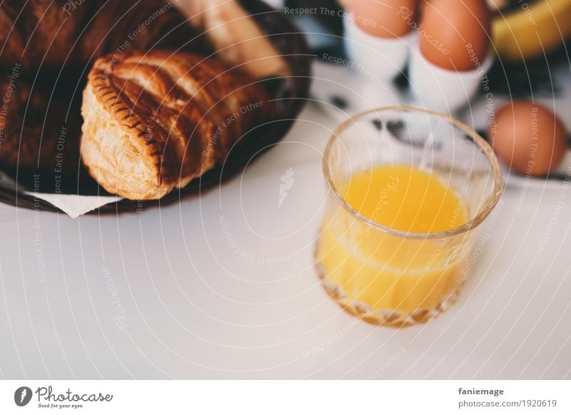 petit déj I Food Orange Dough Baked goods Croissant Nutrition Breakfast Beverage Drinking Cold drink Juice Delicious France apple turnover Apple Glass Egg