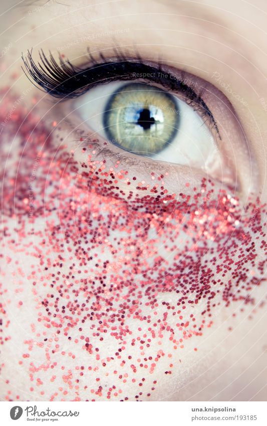 glitter Cosmetics Make-up Mascara Allergy Night life Going out Feasts & Celebrations Feminine Eyes 1 Human being Glittering Looking Uniqueness Green Red