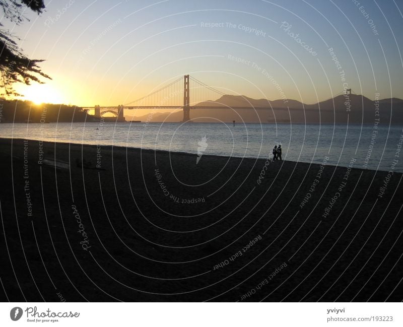 Golden Gate Bridge Outskirts Tourist Attraction Emotions Warm-heartedness Friendship San Francisco Multicoloured Exterior shot Twilight Sunrise Sunset