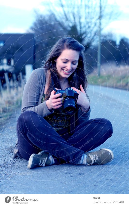 This is fun! Human being Feminine Young woman Youth (Young adults) 1 Brunette Long-haired Laughter Joy Enthusiasm Sit Cross Legged Take a photo Colour photo