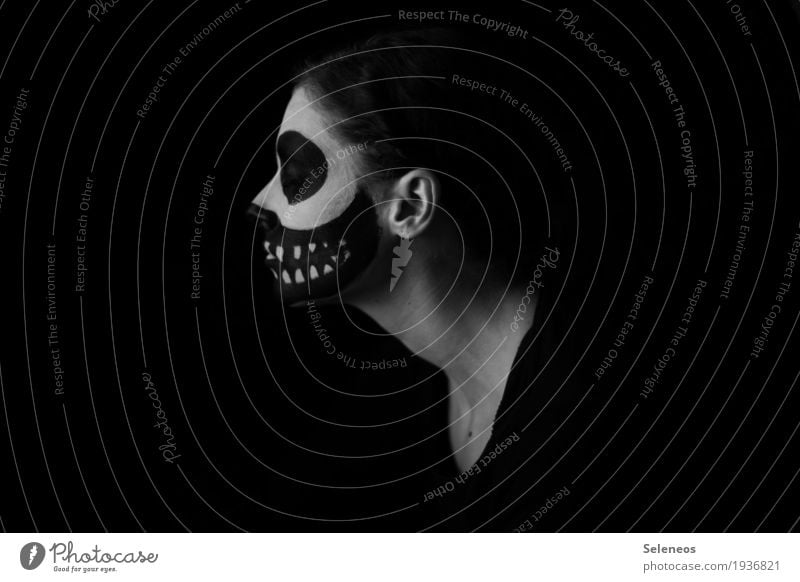 . Make-up Carnival Hallowe'en Human being Face Ear Teeth 1 Sadness Threat Dark Creepy Emotions Moody Concern Death Pain Loneliness Fear Fear of death Dangerous