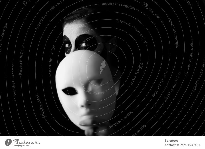 identity problem Carnival Hallowe'en Human being Feminine Head Face Eyes 1 Mask Observe Creepy Shame Inhibition Nerviness Perturbed Timidity Cowardice Identity