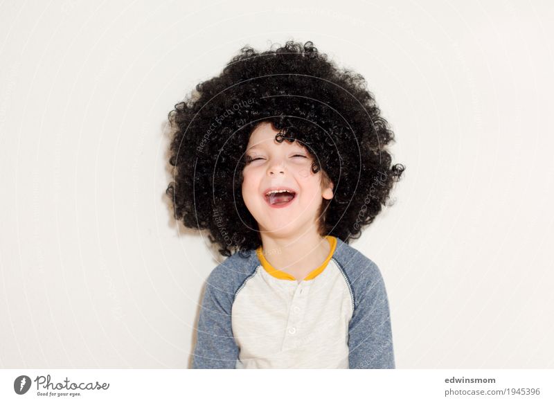 Laughter is healthy Leisure and hobbies Playing Carnival Masculine Child Boy (child) Infancy Hair and hairstyles 1 Human being 3 - 8 years Black-haired Curl Wig