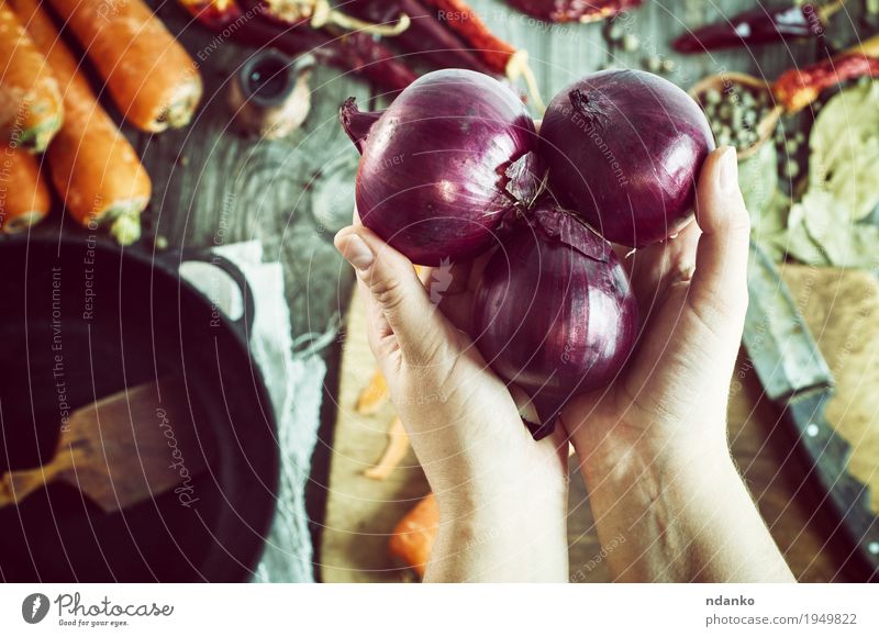 female hands holding three red onions Vegetable Herbs and spices Nutrition Vegetarian diet Pan Knives Spoon Table Feminine Hand Fingers 1 Human being