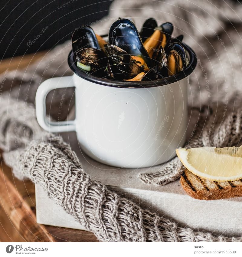 mussel time Seafood Lunch Dinner Slow food Cup Authentic Fresh Delicious Brown Yellow Gray Orange Black Contentment Joie de vivre (Vitality) Joy Mussel Lemon