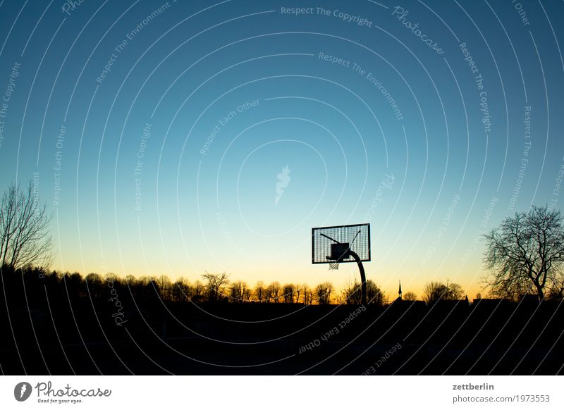 baluschek Evening Berlin Twilight Worm's-eye view Sky Heaven Dusk Closing time Horizon Far-off places Autumn Winter Basketball Playing Sports Ball sports