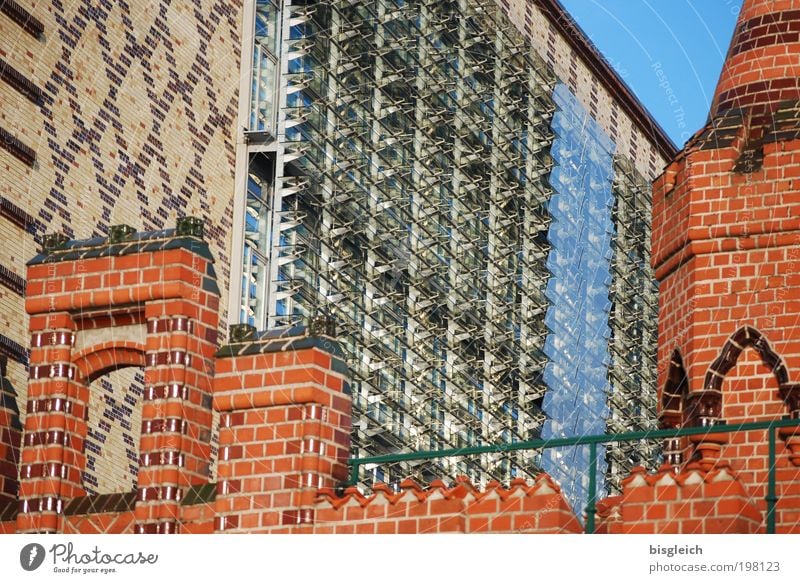 Oberbaum Bridge, Berlin II Capital city Deserted House (Residential Structure) Wall (barrier) Wall (building) Facade Stone Glass Brown Red Oberbaumbrücke