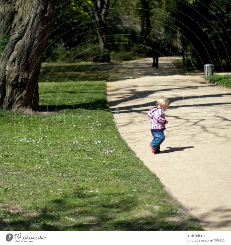 Learn to walk Playing Trip Summer Human being Child Toddler Girl Infancy 1 1 - 3 years Nature Spring Beautiful weather Tree Grass Park Meadow Duesseldorf Jeans