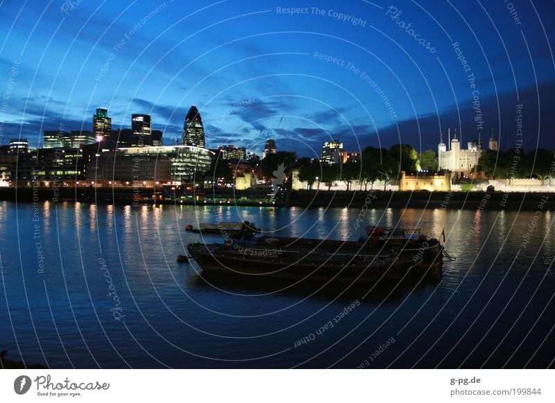 London skyline Vacation & Travel Capital city Skyline House (Residential Structure) Relaxation Colour photo Exterior shot Deserted Evening Light Shadow