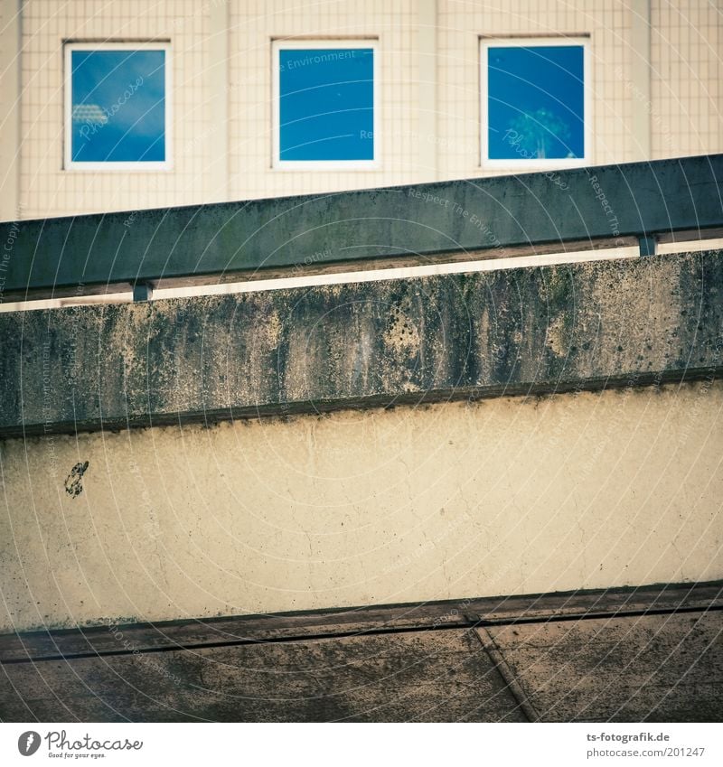 Windows 3.0 Bremen Town Deserted House (Residential Structure) Manmade structures Building Wall (barrier) Wall (building) Facade Transport Street Overpass