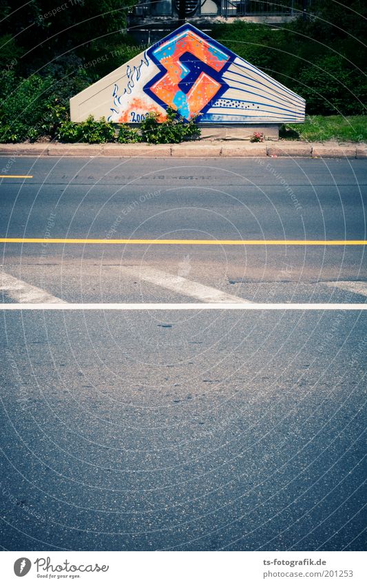 E = ? Art Bremen Transport Traffic infrastructure Street Roadside Curbside Stone Concrete Sign Characters Graffiti Line Arrow Stripe Letter E Cool (slang) Blue