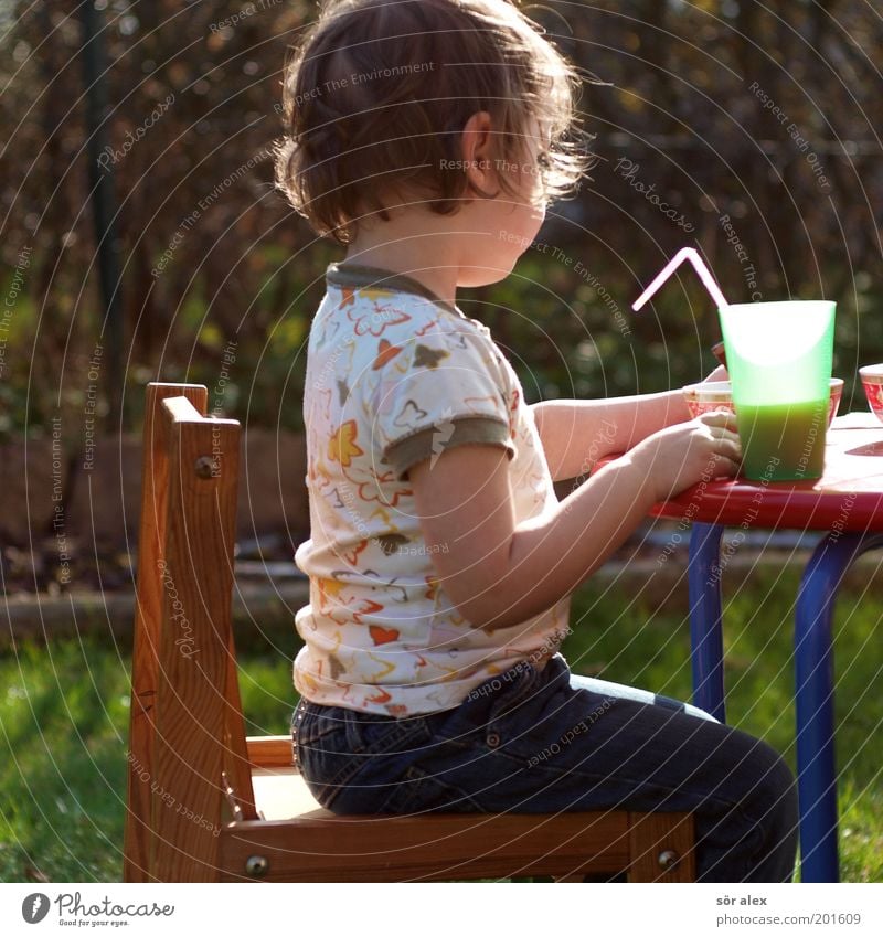 eat in peace Juice Human being Child Toddler Girl 1 Table Mug Bowl Straw Wood Plastic Eating Sit Delicious Cute Retro Contentment Infancy Calm Picnic