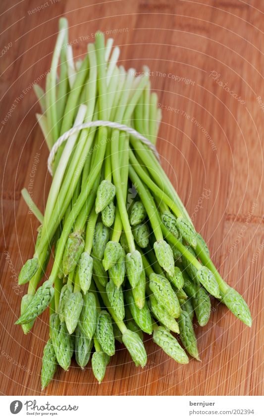 wild one wild asparagus Asparagus Vitamin Green Healthy Fresh Dehydrate Asparagus head To enjoy Vegetable Close-up Spring Bundle Wood Chopping board Preparation