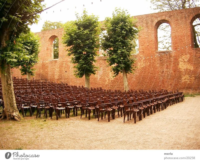 summer theatre Open-air theater Parquet floor Stage Seating capacity Tree Window Wall (barrier) Auditorium Rhineland-Palatinate Leisure and hobbies Chair