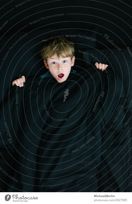 Boy looks surprised under a black blanket Bed Bedroom Human being Masculine Child 1 3 - 8 years Infancy Blonde Black Emotions Surprise Fear Horror Colour photo