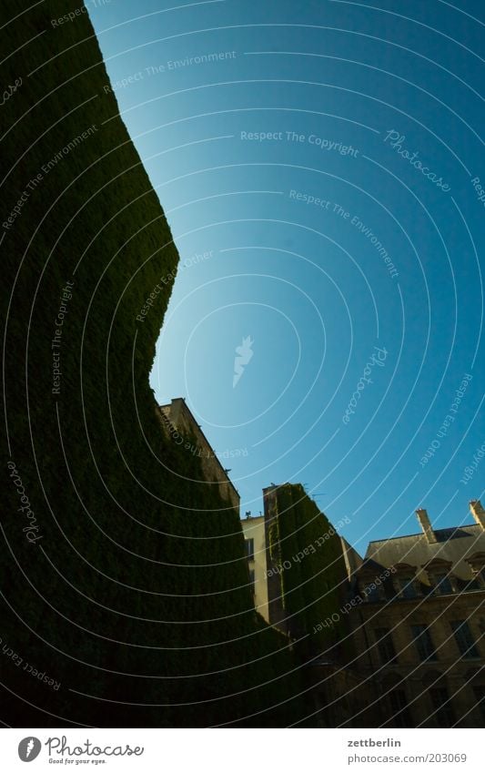 Place des Vosges Paris marais Jewish Quarter hotel de sully France House (Residential Structure) Facade Courtyard Backyard Steep Dark Shadow Worm's-eye view Sky