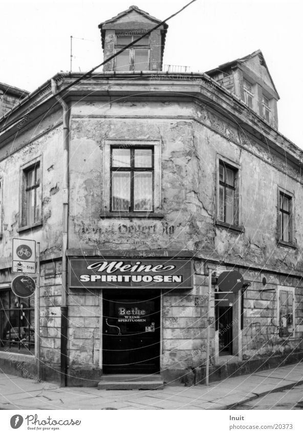 Cry! Dresden Decline Store premises House (Residential Structure) Architecture Black & white photo alum road