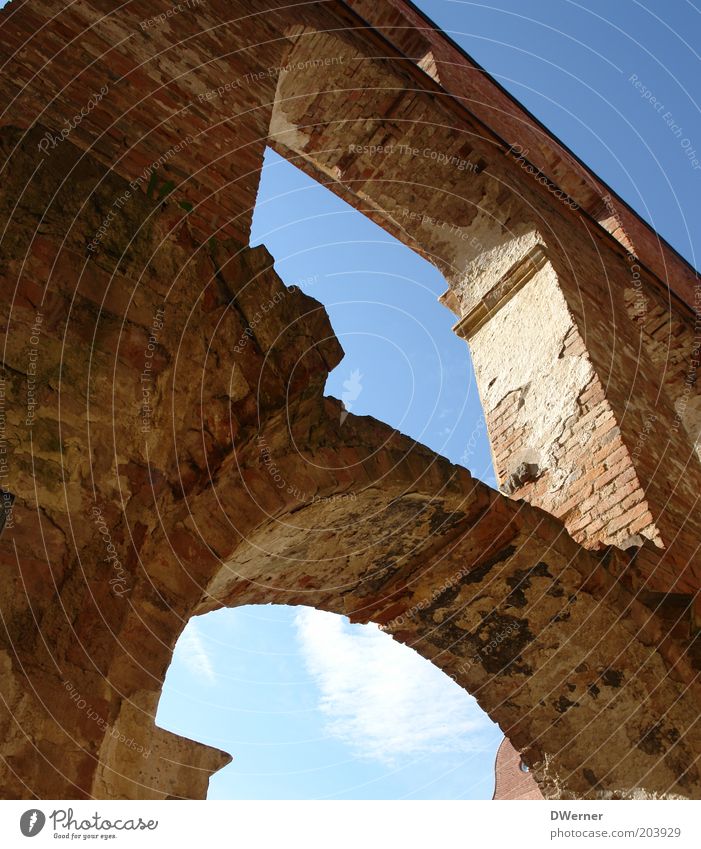 sky windows Art Museum Work of art Theatre Sky Beautiful weather Church Dome Castle Ruin Manmade structures Architecture Wall (barrier) Wall (building) Facade