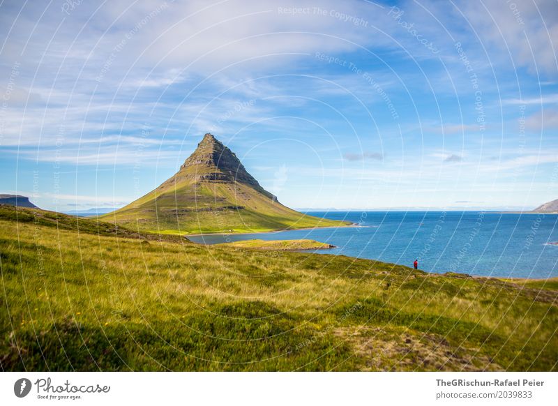 Kirkjufell Environment Nature Landscape Beautiful weather Bay Fjord Blue Green White Ocean Iceland Landmark Pasture Grass Travel photography Tourism Clouds Sky