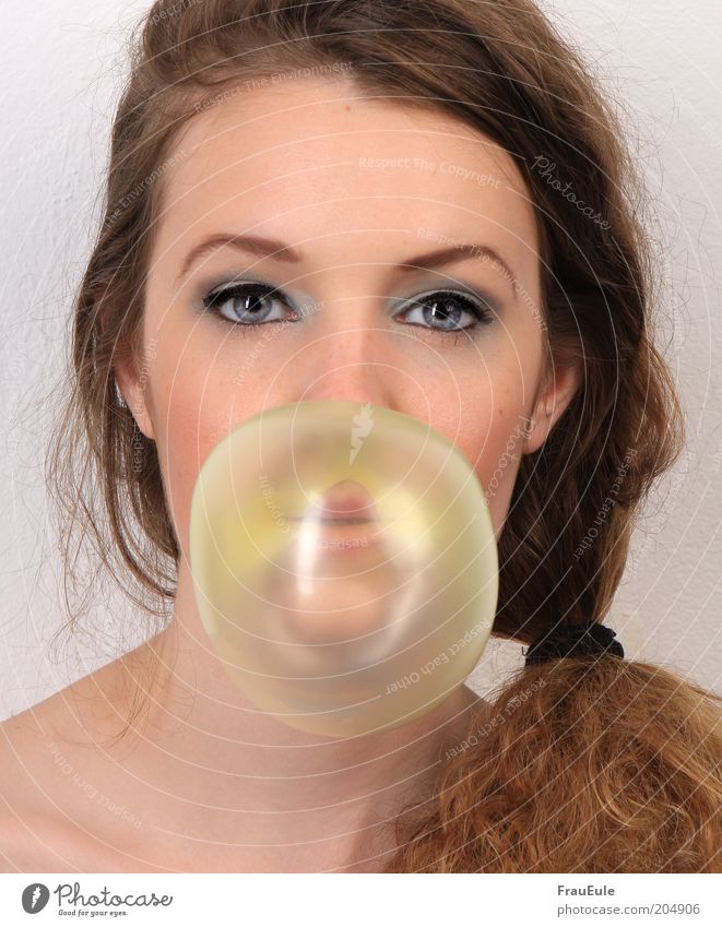 chewing gum bubble Feminine Young woman Youth (Young adults) Face 1 Human being 18 - 30 years Adults Brunette Curl Braids Funny Colour photo Studio shot