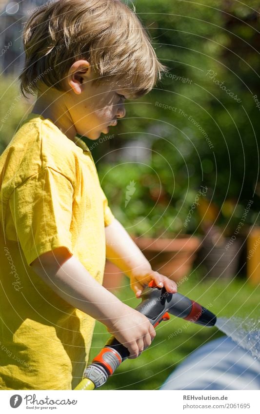 summer2017 Lifestyle Joy Happy Leisure and hobbies Garden Human being Masculine Child Boy (child) Infancy 3 - 8 years Environment Nature Meadow T-shirt Water