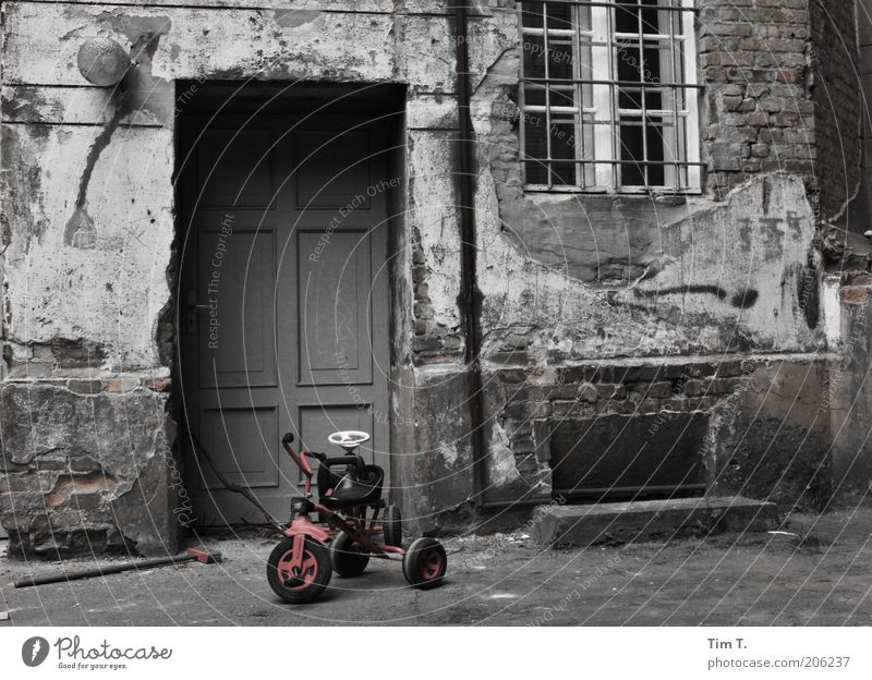 tracks Living or residing Redecorate Berlin Germany Europe Old town Deserted House (Residential Structure) Manmade structures Building Wall (barrier)