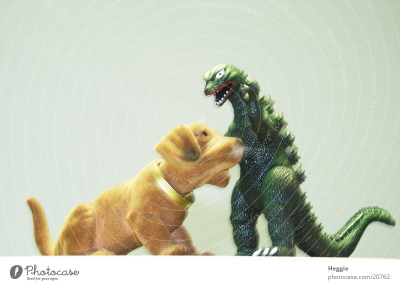 Godzilla vs. Wackeldackel Monster Film star Animal loose dachshunds Fight