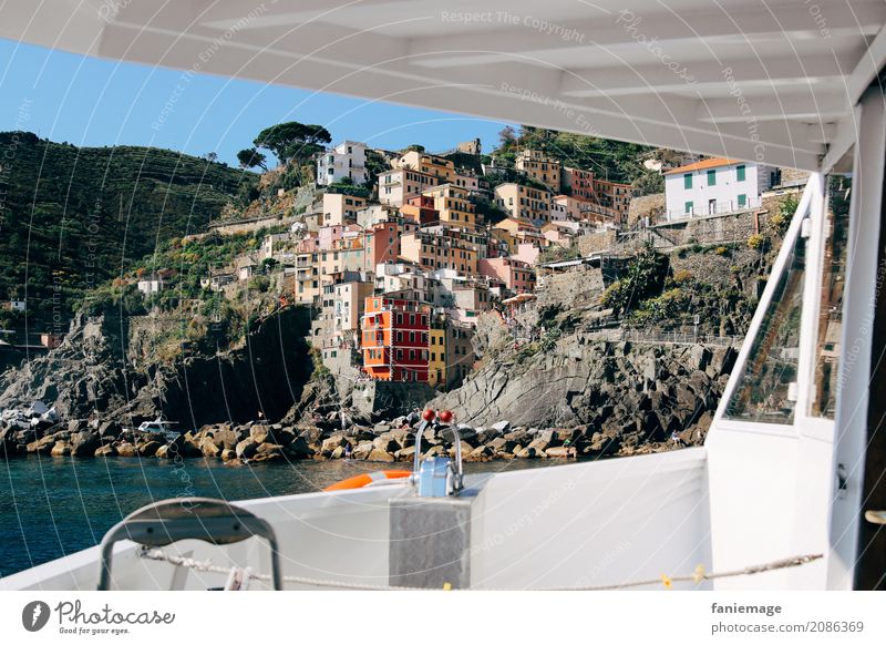 Cinque Terre XXV - Boat trip Village Fishing village Small Town Port City Downtown Old town House (Residential Structure) Esthetic Harbour Watercraft