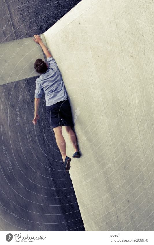 hangin' around I Climbing Human being Masculine Man Adults 1 Column Carrier Concrete floor Tar Shirt Pants Shorts Footwear Brunette To hold on Hang Athletic