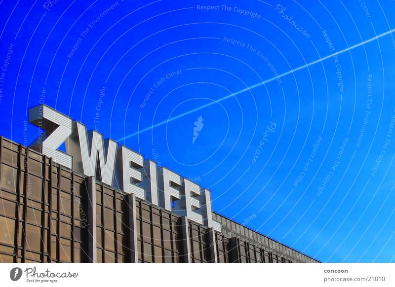 doubts Palace of the Republic Fear Dismantling Berlin Architecture Erich's lamp shop letter Characters Blue sky hollering Think GDR